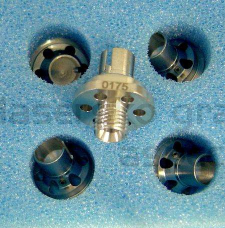 Graviranje serijskih številk na prirobnice.