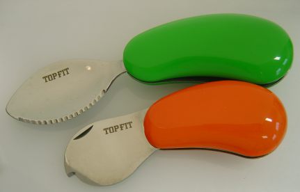 Graviranje logotipov in napisov na promocijske izdelke in poslovna darila.