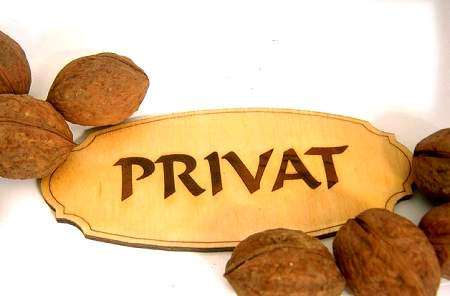 tablica za vrata KAN z napisom v tehniki intarzije